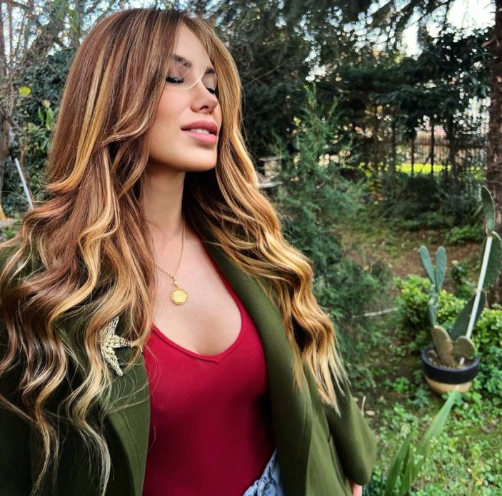 Öpüşürken dili kopmuştu! Ceyda Ersoy'un cesur pozları olay yarattı! 'Yakıyorsun ortalığı..'