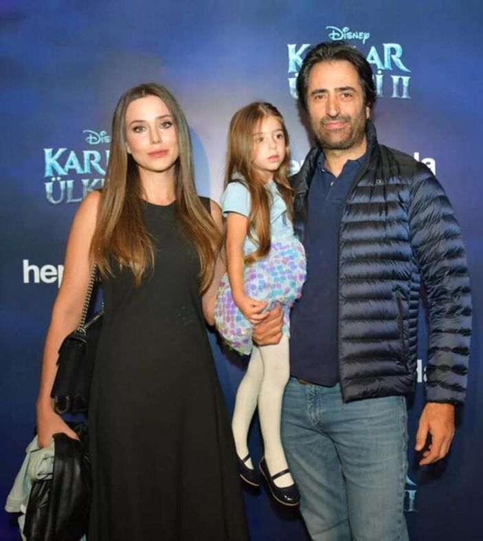 Ece Binay ile Sadri Alışık aşk yaşıyor