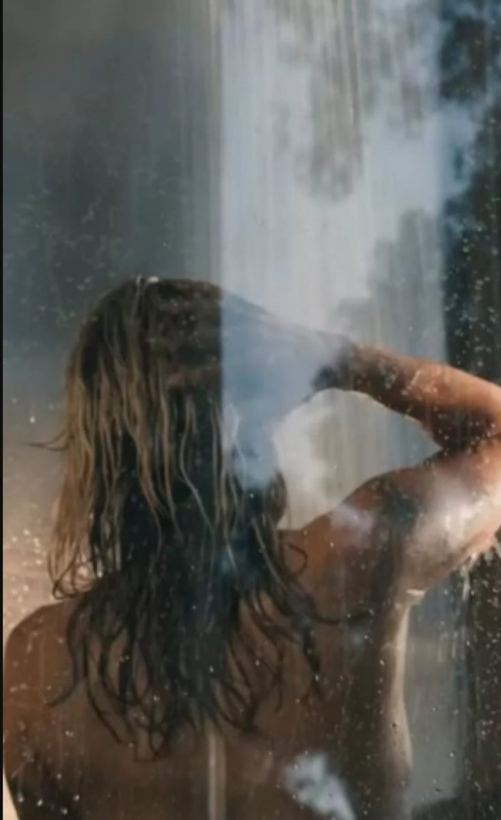 Miley Cyrus, duşta