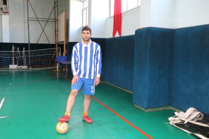 Erzurum'da görme engelli Muhammet futbolla hayata bağlandı