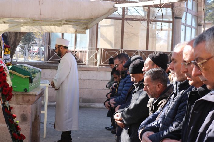 d Pandemi döneminde fedakarca çalışan kadın doktor hayatını kaybetti