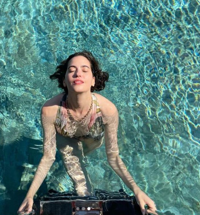 Teşkilat'ın Pınar'ı kış vakti iç ısıttı, Instagram coştu! Suyun içerisinde süzüldü: 