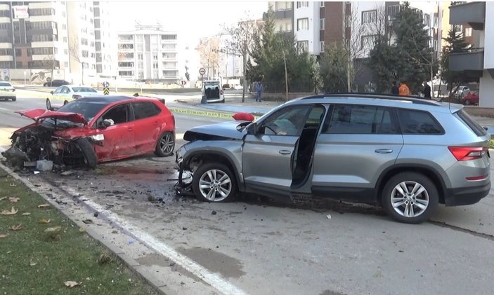 Gaziantep'te 4 kişinin yaralandığı feci kaza kamerada