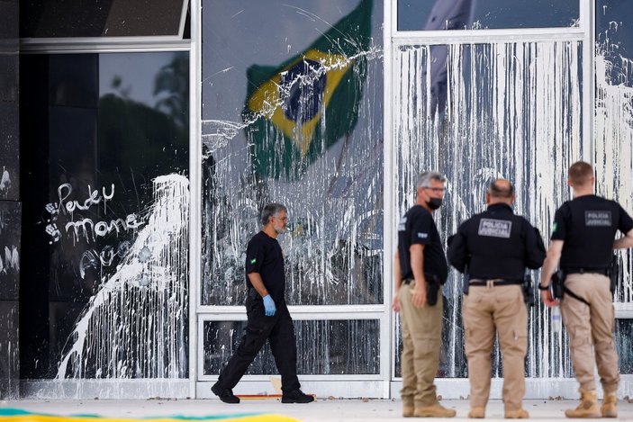 Brezilya'da eski Adalet Bakanı Torres, görevini yapmamakla suçlanıyor