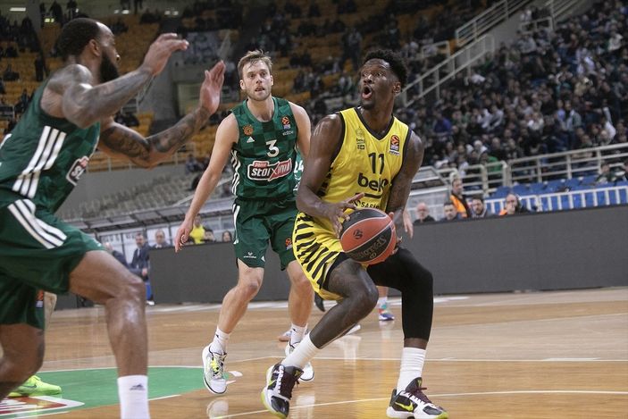 Fenerbahçe, Panathinaikos'u deplasmanda yendi
