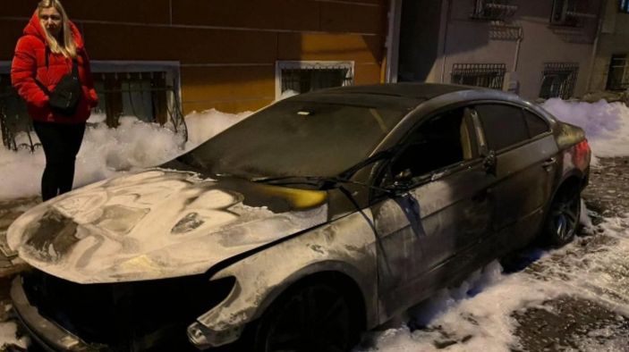 Sultangazi'de eski eşini darbedip araçları yakan şahıs yakalandı