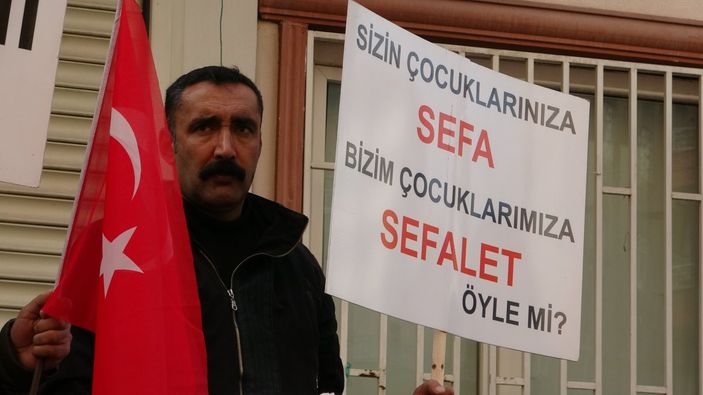 Evlat nöbetindeki baba: Çocuklarımızı alana kadar ayrılmayacağız
