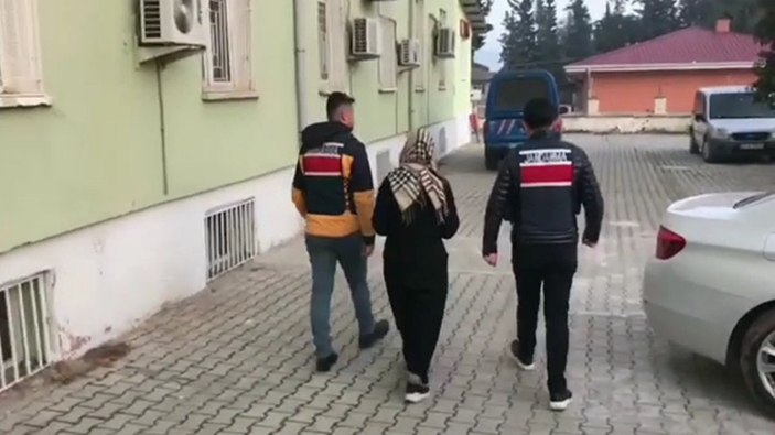 Hatay’da eve girmeye çalışan hırsızı, kapı deliğinden görüntüledi 