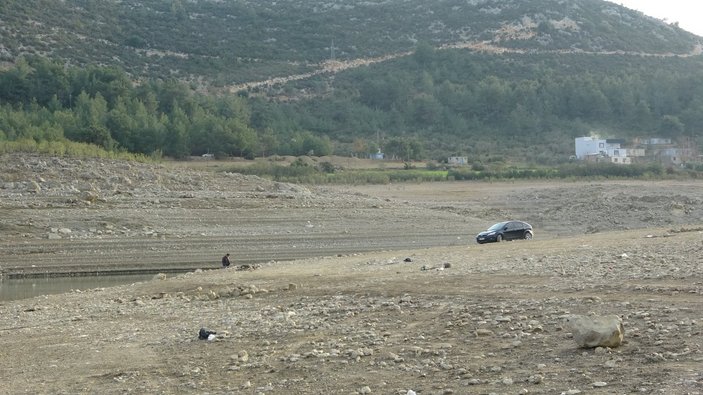 Kozan Barajı'nda su seviyesi yüzde 27'ye geriledi