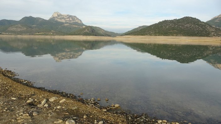 Kozan Barajı'nda su seviyesi yüzde 27'ye geriledi