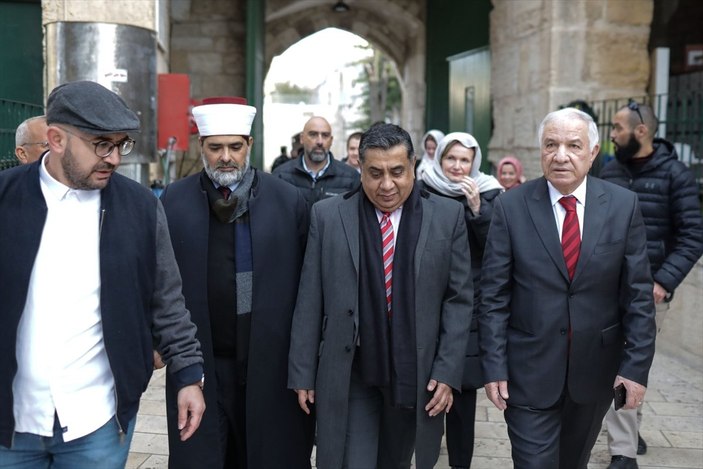 İngiltere'nin Müslüman Bakanı Lord Ahmed'ten Mescid-i Aksa'ya ziyaret