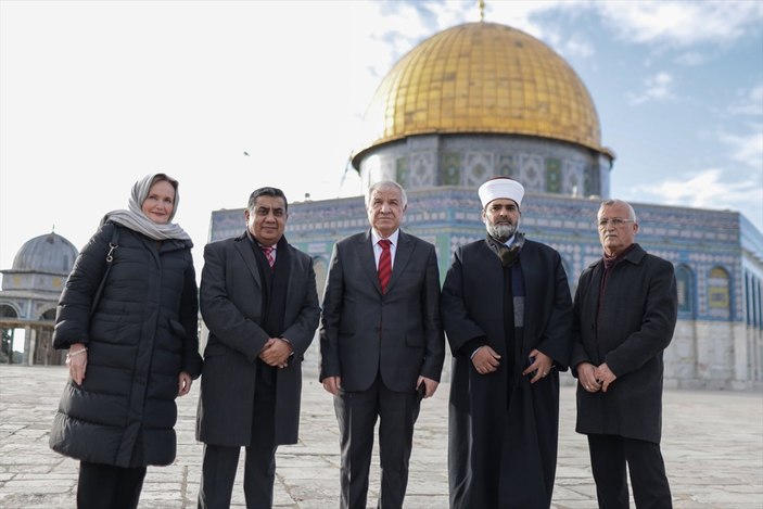 İngiltere'nin Müslüman Bakanı Lord Ahmed'ten Mescid-i Aksa'ya ziyaret