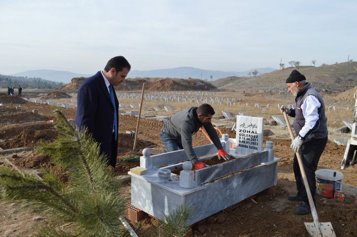Elazığ'da zihinsel engelli Zühal'in mezarını bakanlık yaptırdı