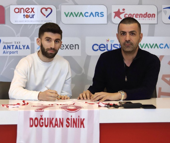 Doğukan Sinik, Antalyaspor'a geri döndü