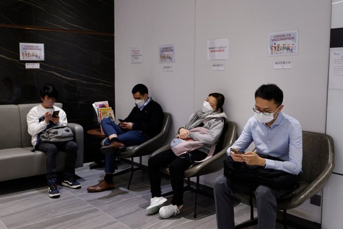 Çinliler, özel koronavirüs aşısı için Hong Kong'a akın ediyor