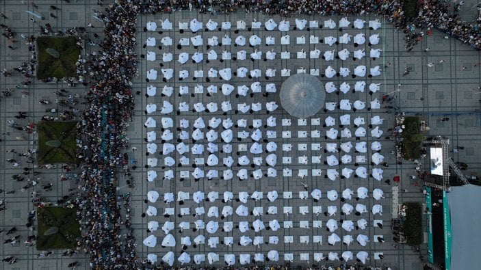 Konya'da Mevlana huzurunda sema gösterisi