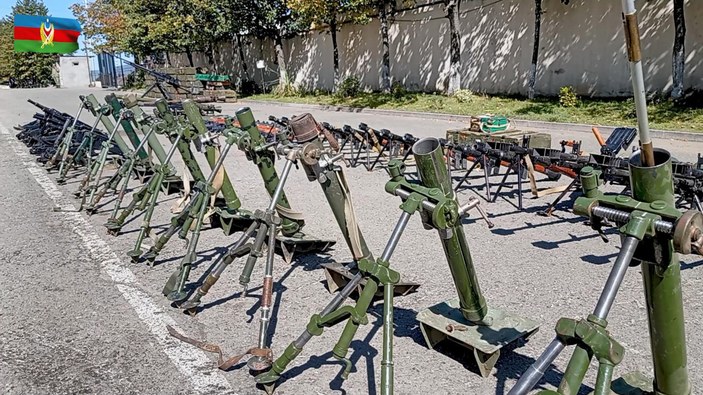 Azerbaycan ordusu patlamamış mayınları temizledi
