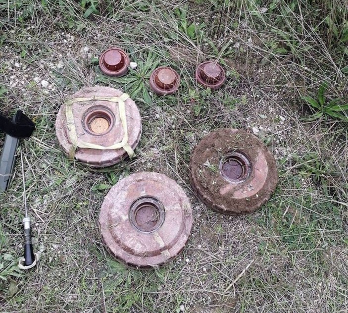 Azerbaycan ordusu patlamamış mayınları temizledi