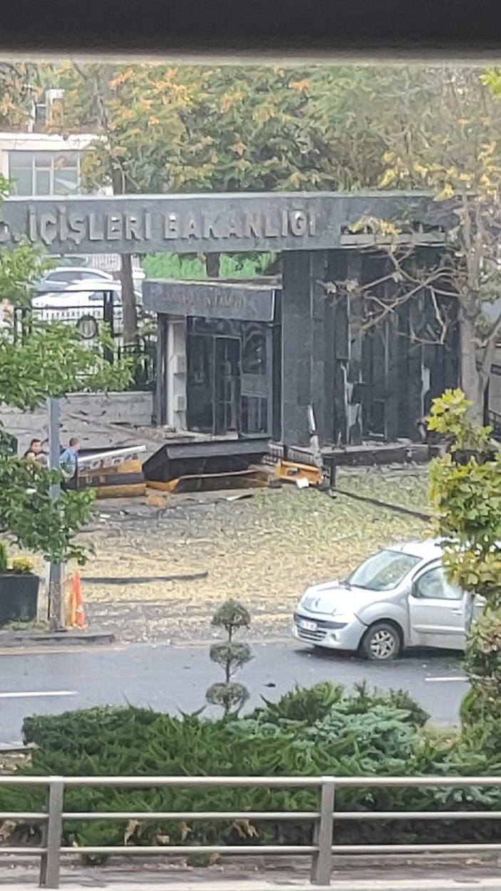 Ankara'da patlamanın olduğu İçişleri Bakanlığı'nın önü