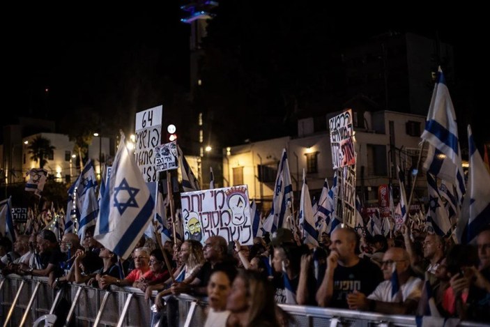 İsrail'de sokaklar karışık