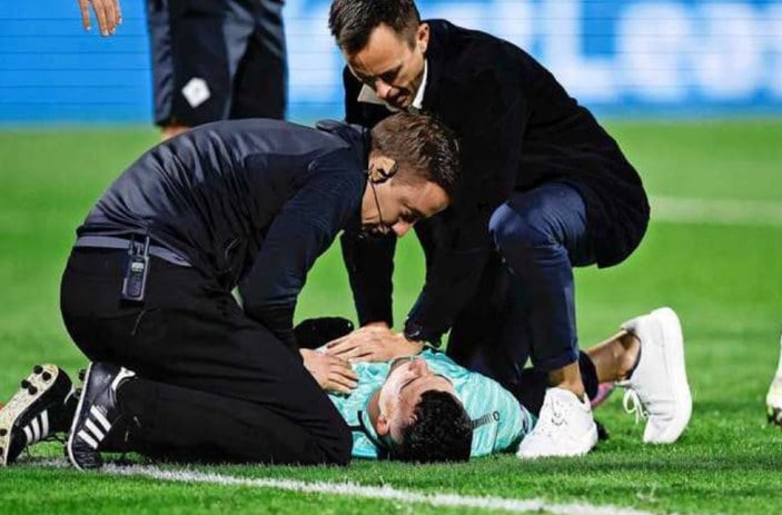 Waalwijk - Ajax maçı tatil edildi: Etienne Vaessen hastaneye kaldırıldı