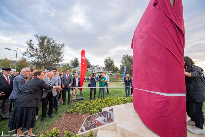 CHP'li İzmir Belediyesi, kente bir heykel daha dikti