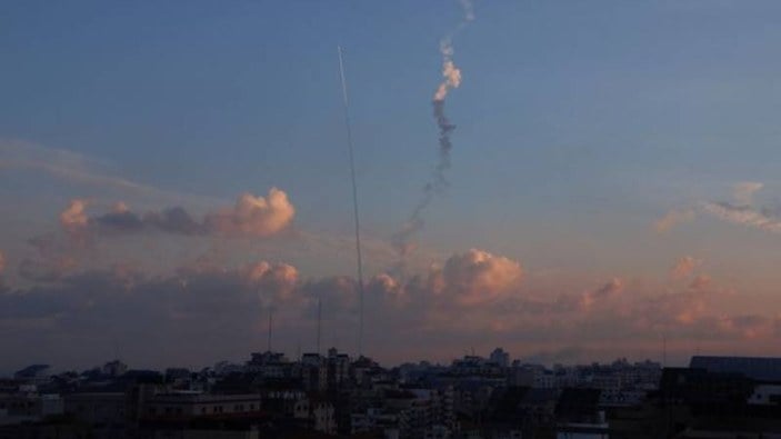 Gazze'den İsrail'e çok sayıda roket atıldı