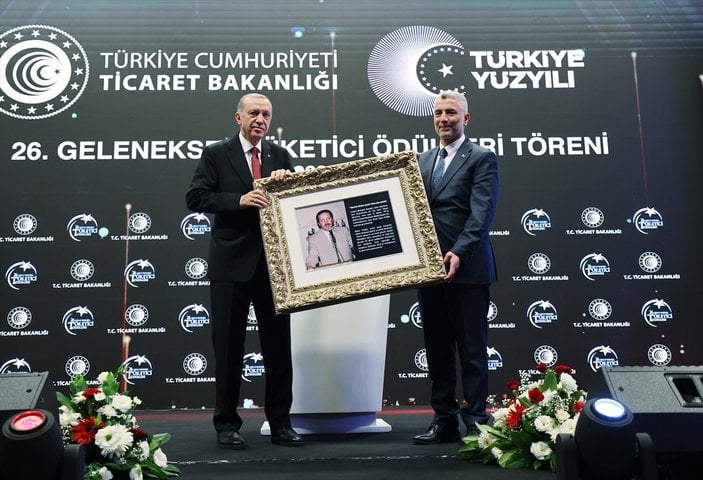 Cumhurbaşkanı Recep Tayyip Erdoğan ve Ticaret Bakanı Ömer Bolat, 26. Geleneksel Tüketici Ödülleri Töreni'nde