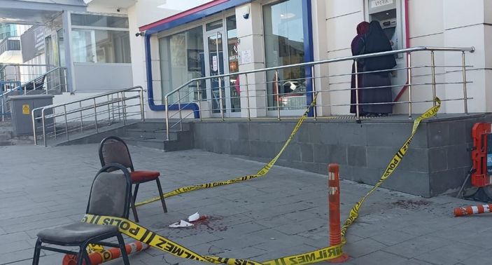 Erzurum'da bir kişi annesiyle ilişkisi olduğunu düşündüğü eski ev