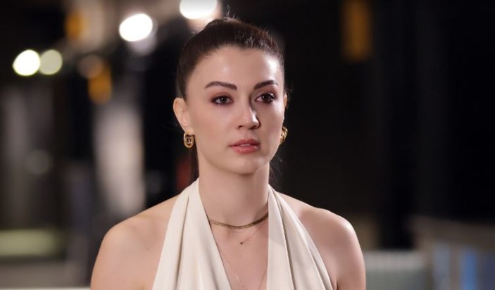 Burcu Özberk sütyenli ayna pozlarıyla olay yarattı! ''