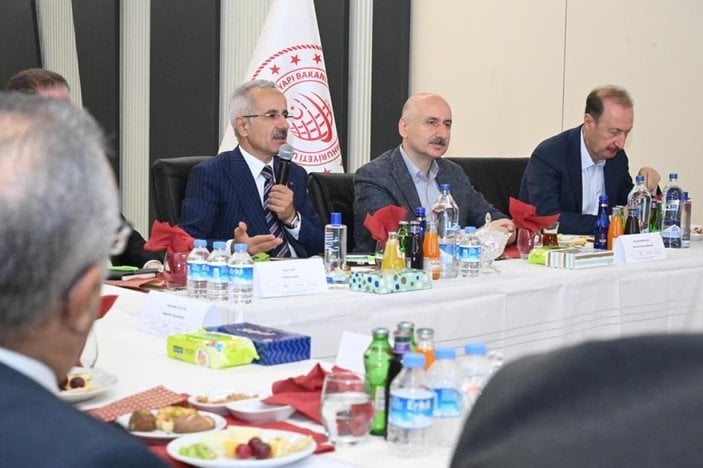 Ulaştırma ve Altyapı Bakanı Abdulkadir Uraloğlu ve selefi Adil Karaismailoğlu