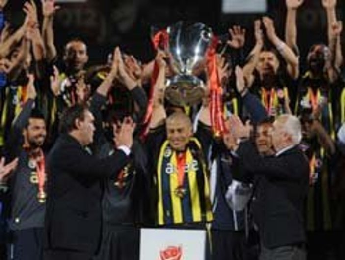 Demirören'den Fenerbahçesi'ne kupa