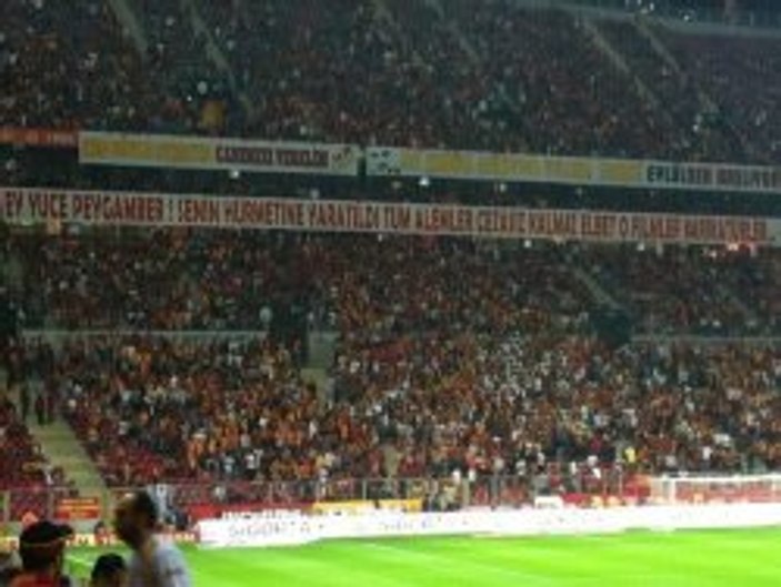 Ultraslan'dan ayakta alkışlanacak pankart