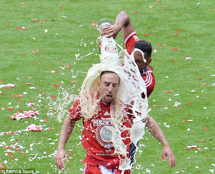 Müslüman Ribery'e biralı şaka - Video