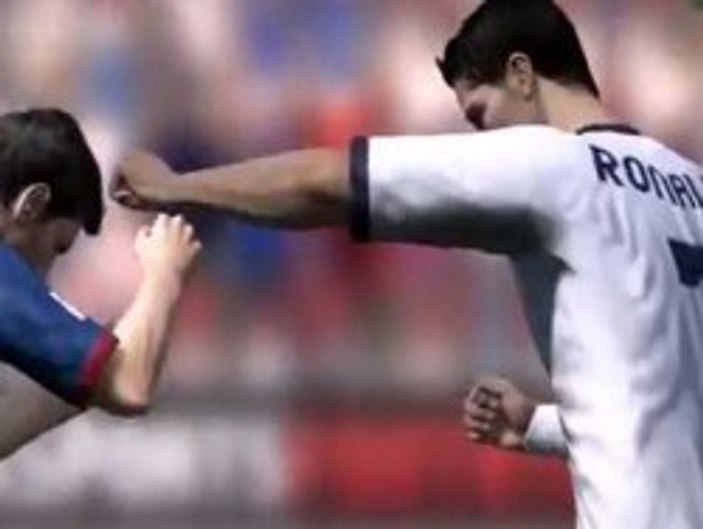 Messi'yle Ronaldo tekme tokat kavga etti - Video