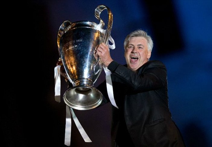 Carlo Ancelotti'den Real Madrid Marşı - İzle