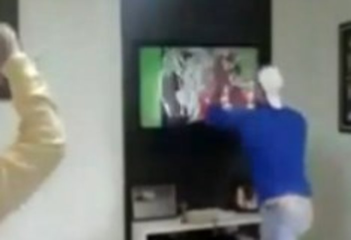 Brezilyalı taraftar sevinirken televizyonu kırdı