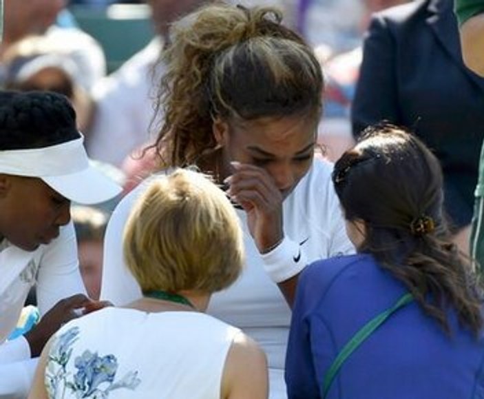 Rahatsızlanan Serena Williams maça devam edemedi