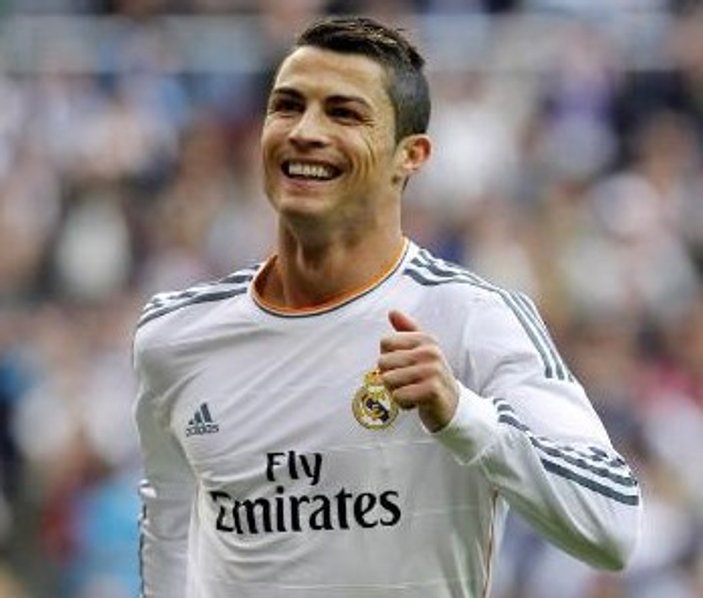 Ronaldo: En iyisi Messi değil benim