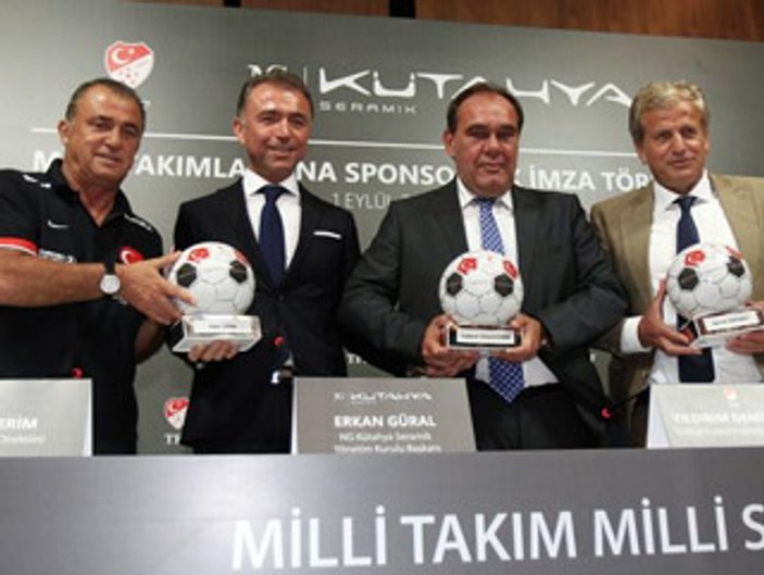 Kühatya Seramik futbol milli takım sponsoru oldu