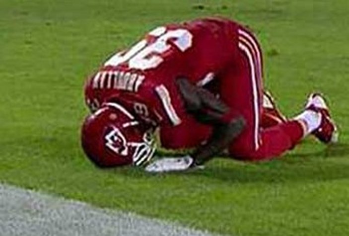 ABD'de dua ile kutlama yapan futbolcuya ceza