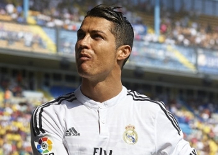 Yürüyen reklam panosu Cristiano Ronaldo