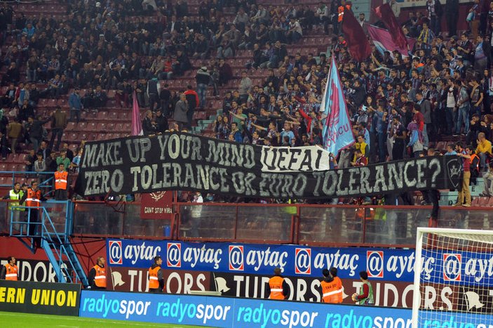 Trabzonspor taraftarından UEFA'ya şike pankartı