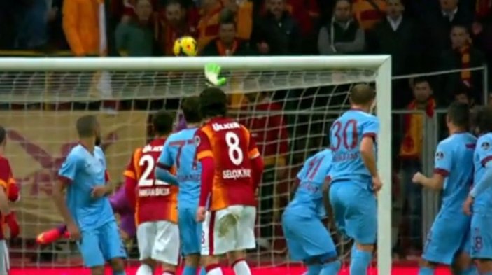 Trabzonspor deplasmanda Galatasaray'ı dağıttı