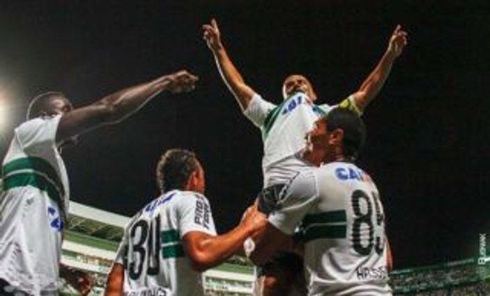 Alex de Souza asist yaptı Coritiba ligde kaldı - İZLE
