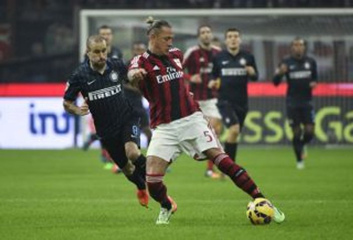 Mancini'nin Inter'i derbide beraberliği zor kurtardı 