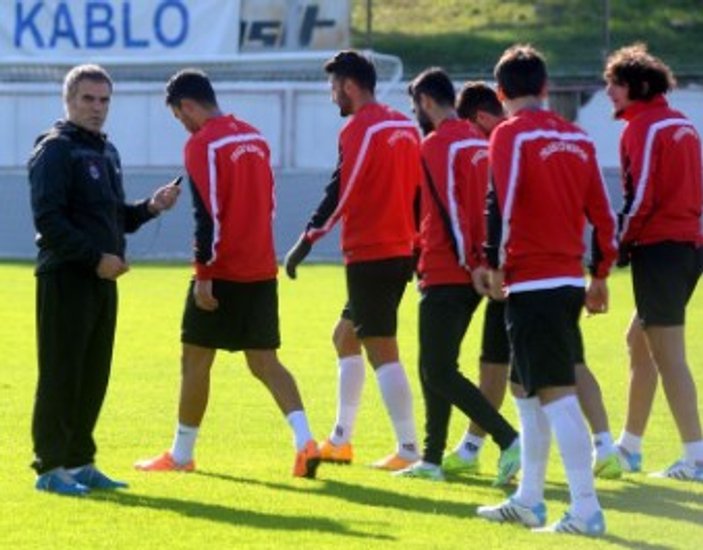 Trabzonsporlu futbolcular Ersun Yanal'ı kızdırdı