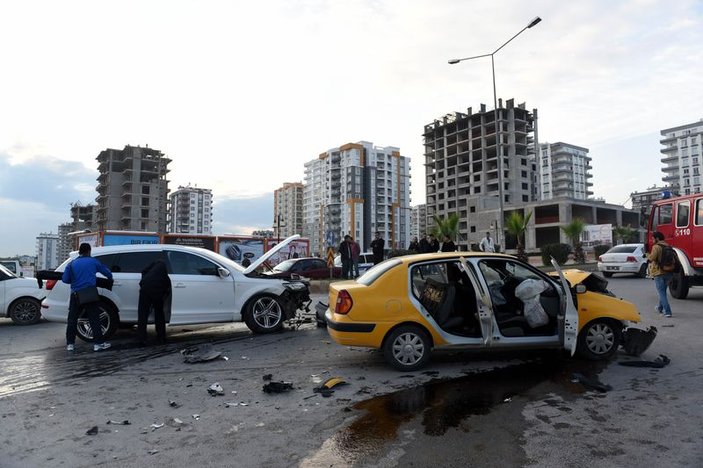 Servet Çetin trafik kazası geçirdi