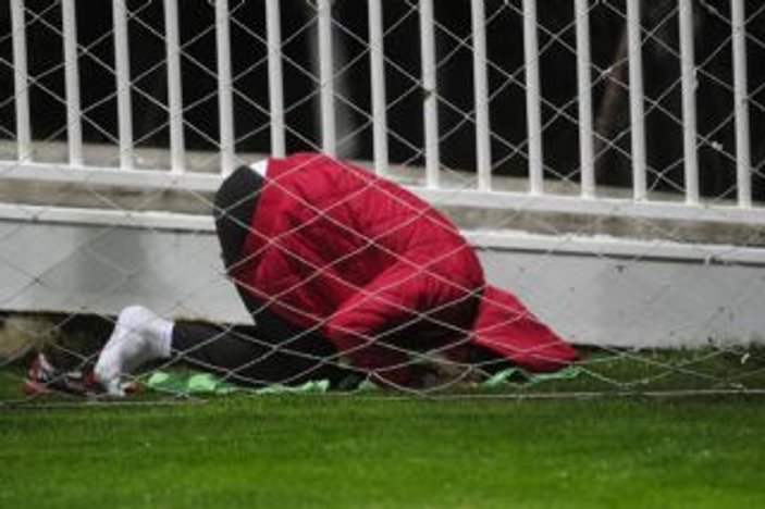 Eskişehirspor-Qabala maçında yedek futbolcu namaz kıldı
