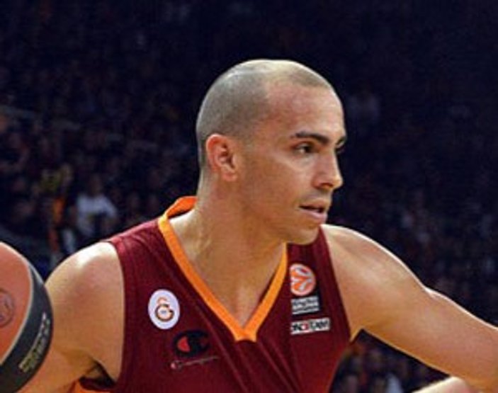 Galatasaray'ın yıldızı Carlos Arroyo fenalaştı